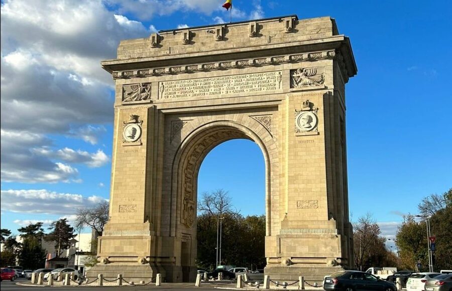 Bucharest Panoramic City Tour & Street Food - Key points at a glance