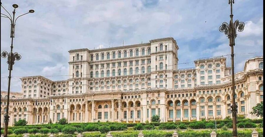Bucharest Panoramic City Tour & Street Food - Why Bucharest works best as a city of contrasts