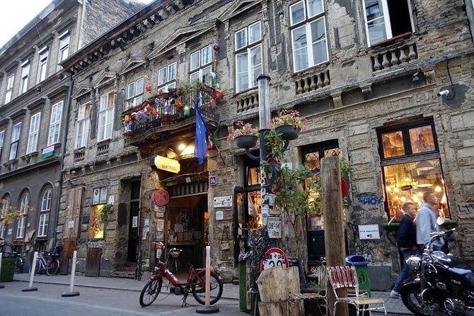 Budapest Ruin Bars Evening Walking Tour with Drinks & Street Food - The guides are the heart of the experience