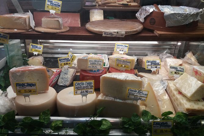 Budget-friendly Street Food Tour of Trastevere Quarter Smaller Group - Santa Maria in Trastevere and the Roman classics