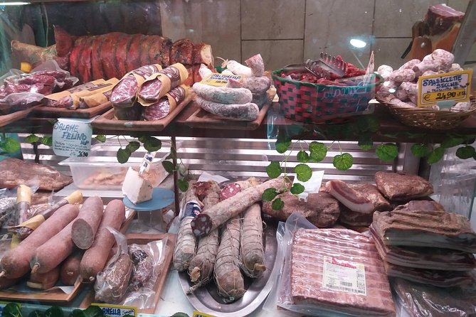 Budget-friendly Street Food Tour of Trastevere Quarter Smaller Group - Starting on Tiber Island and entering medieval Trastevere