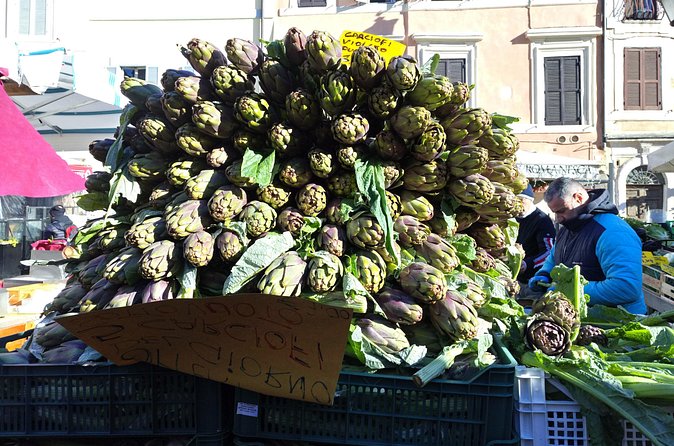Campo de' Fiori & Jewish Ghetto Rome Street Food & Walking Tour - Pausing at Largo di Torre Argentina