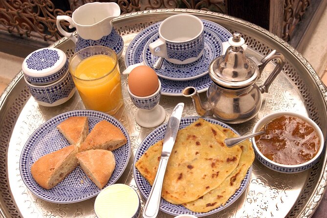 Casablanca Market and Street Food Walking Tour - Starting at La Sqala with Moroccan breakfast