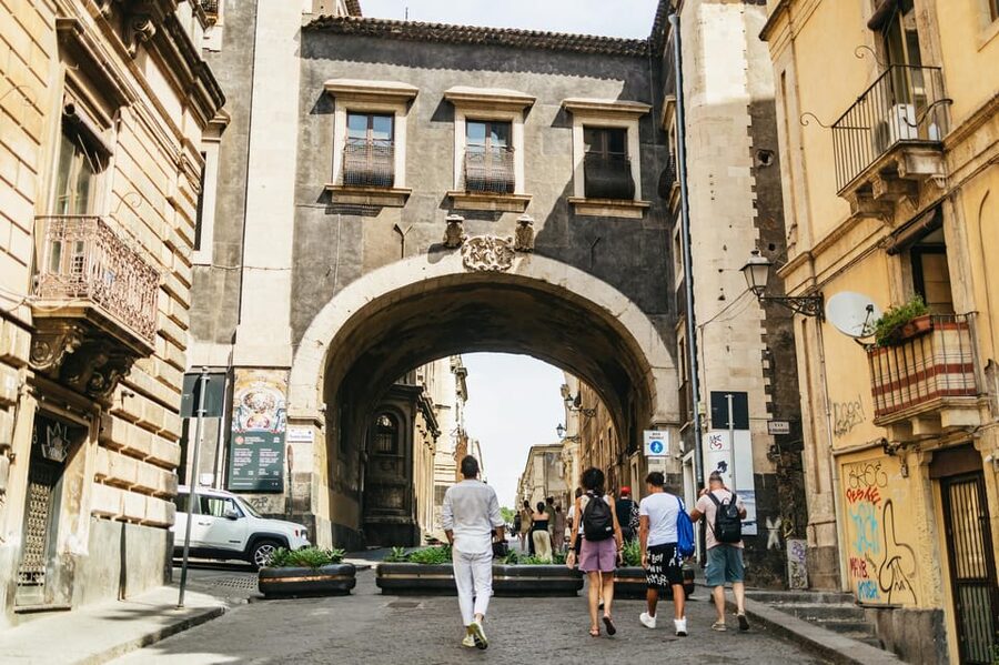 Catania: Guided Street Food Walking Tour - The Pescheria fish market and the first savory tastings