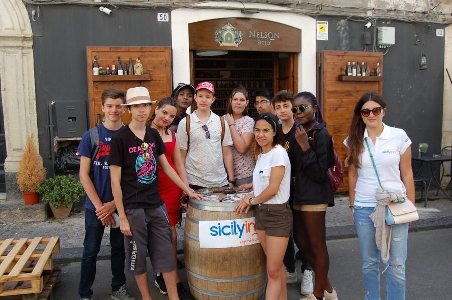 Catania: Guided Street Food Walking Tour - Villa Bellini, the Roman amphitheater, and dessert