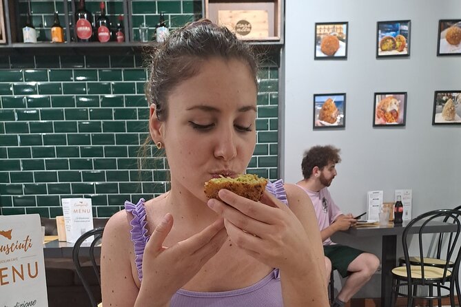 Catania Sicilian Street Food Tour: Small Group by Do Eat Better - The guide makes the difference