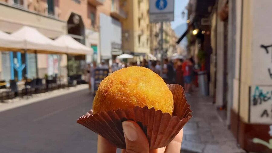 Catania: Street Food Guided Walking Tour - The Roman Amphitheater and fried fish
