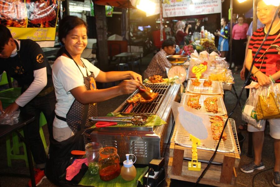 Chiang Mai: Evening Local Street Food Market Tour - First market: learning how to order Thai food