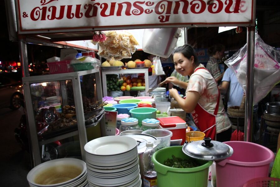 Chiang Mai: Evening Local Street Food Market Tour - What your guide adds beyond the food