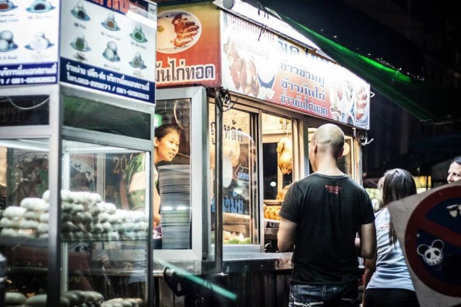 Chiang Mai: Evening Local Street Food Market Tour - Meeting your guide and riding into the evening