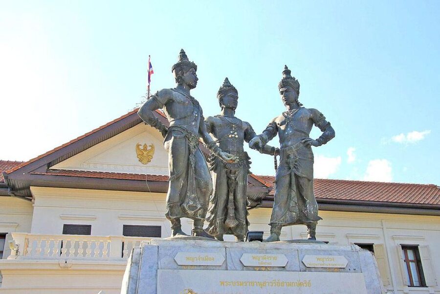 Chiang Mai: Temples and Street Food Night Tour by Tuk Tuk - Why this two-hour tuk tuk route works