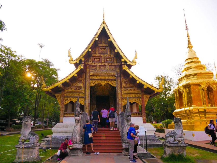 Chiang Mai: Temples and Street Food Night Tour by Tuk Tuk - Who will enjoy this tour most