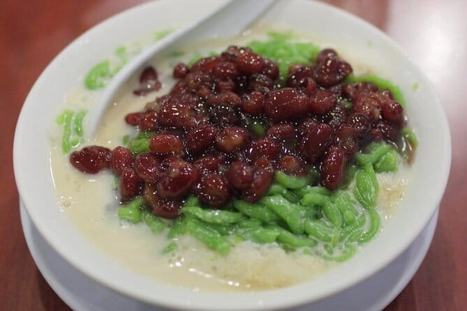 Chinatown Heritage and Local Street Food Small Group Tour - Starting at Maxwell Station Exit 2