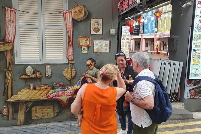 Chinatown Heritage and Local Street Food Small Group Tour - Buddha Tooth Relic Temple, a strong visual opening