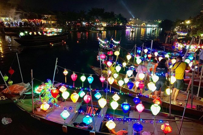Coconut Basket boat, City tour, Boat ride, Night market from DN - The guides and group size