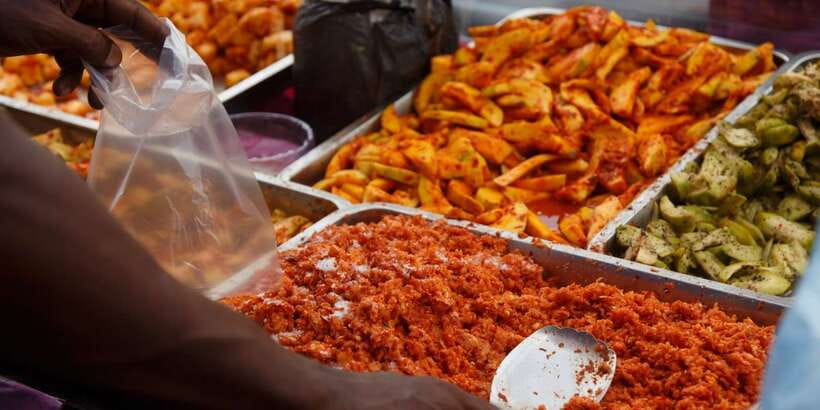 Colombo: Street Food Private Walking Tour with Transfer - Pettah, where the city gets loud and useful