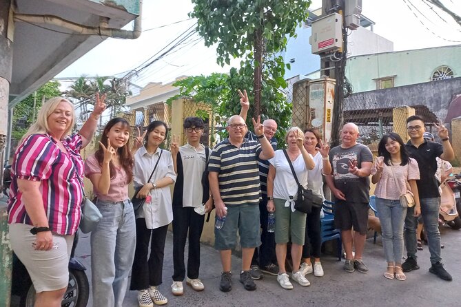 Da Nang By Night: Seafood dinner, night market and cruise trip - Seafood dinner with a drink included