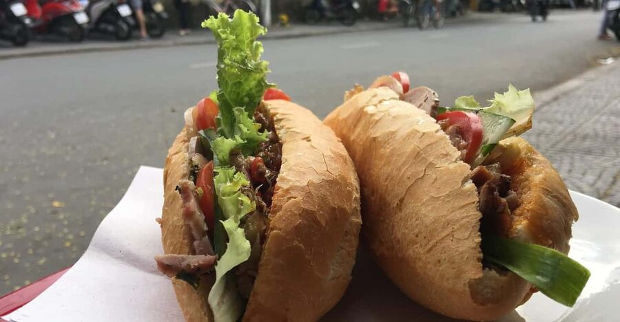 Da Nang: Hidden Street Food By Walking Tour with Local Lady - Starting With Handmade Cakes and Small Savory Bites