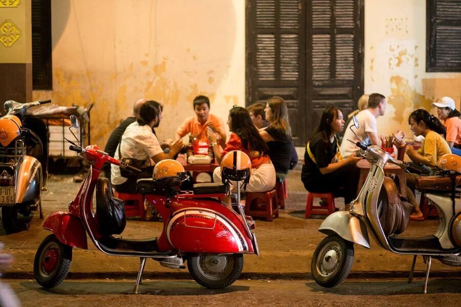 Da Nang: Hidden Street Food By Walking Tour with Local Lady - Seeing How a Traditional Market Works