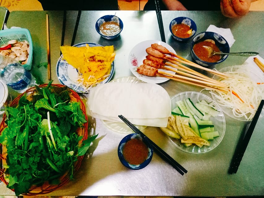 Da Nang: Local Street Food Walking Tour - Cakes, pancakes, and the best chance to try several textures
