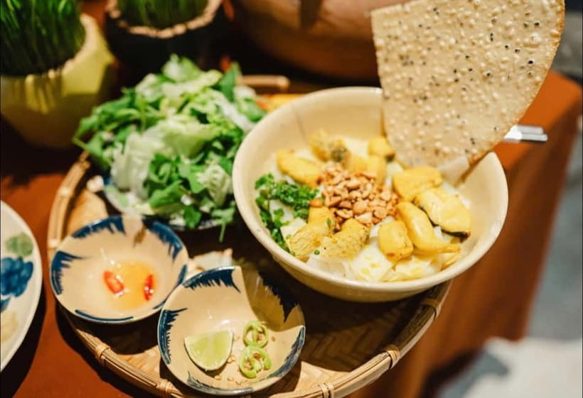 Da Nang: Michelin-Selected Street Food Tour with Local Guide - First bowl: mì Quảng at 1A