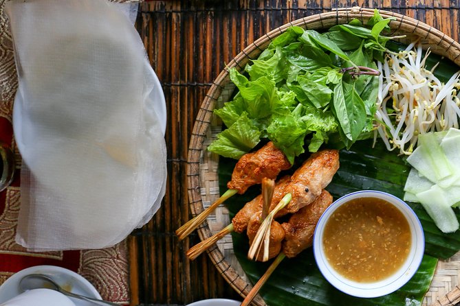 Da Nang: Seafood dinner, night market, sightseeing by night - Night markets and the real evening city