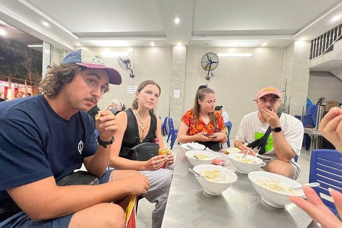 Da Nang Sightseeing Cruise On Han River With Street Food Tasting - Choosing Between Restaurants and Street Vendors