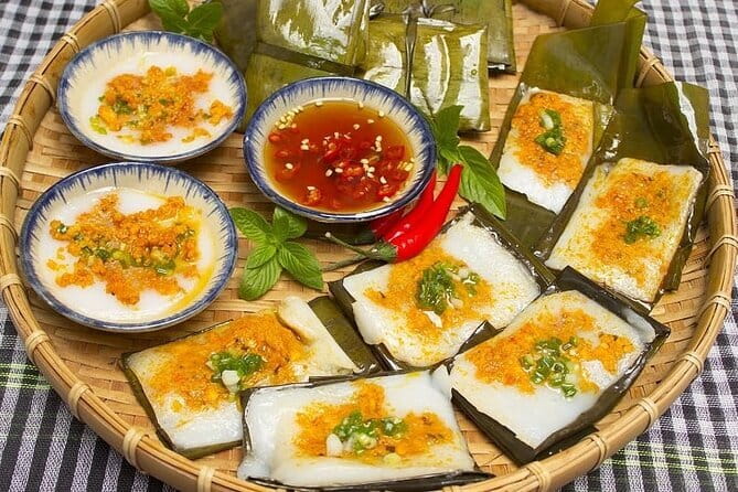 Da Nang Street Food Private Tour With Local Students - Two ways to eat your way around Da Nang