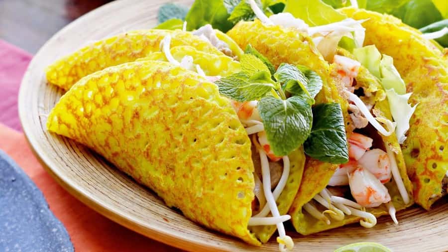 Da Nang: Street Food Private Walking Tour with Tastings - Bánh mì and mì Quảng show two sides of Da Nang eating