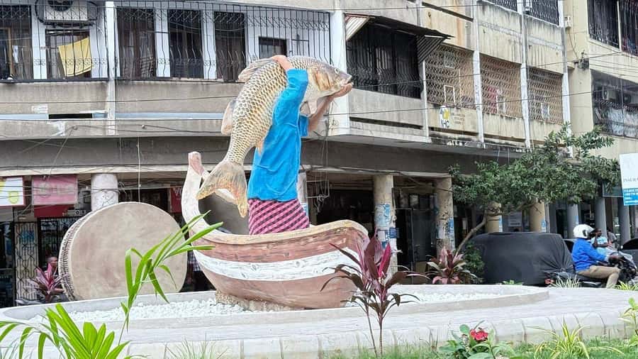 Dar es Salaam: Tuk-Tuk Tour, Street Food & Local Lifestyle - Kariakoo Market: start with the city’s daily rhythm