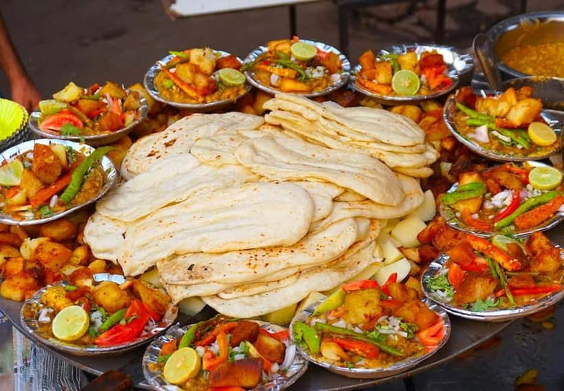 Delhi: Delhi Street Food Tour with Guide at Chandni Chowk - Chandni Chowk, where Delhi eats in public