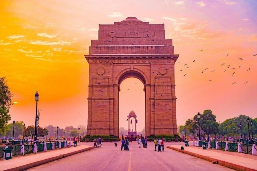 Delhi: Old Delhi City Tour with Tuk Tuk Ride & Street Food - Jama Masjid: a grand start in Old Delhi