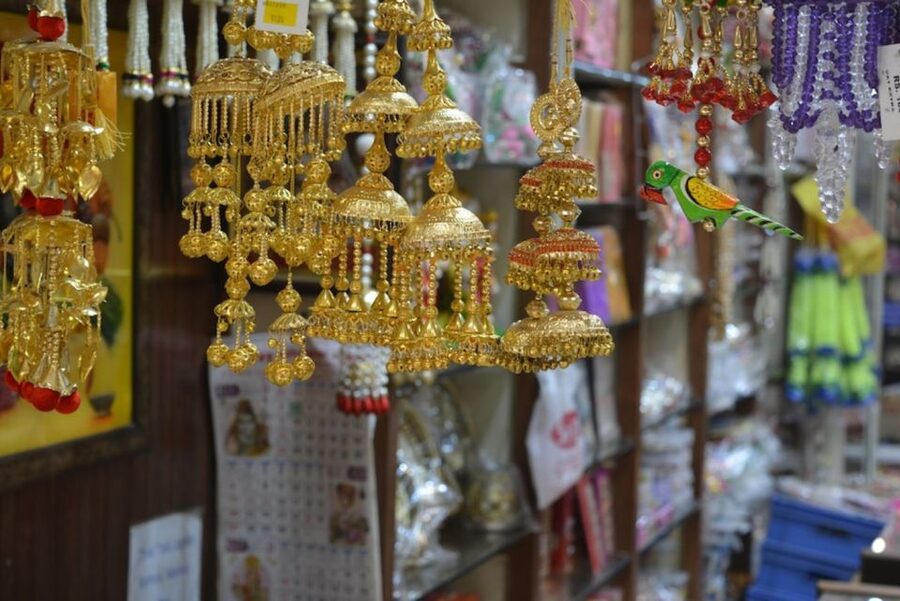 Delhi: Old Delhi City Tour with Tuk Tuk Ride & Street Food - India Gate and the polished edge of New Delhi