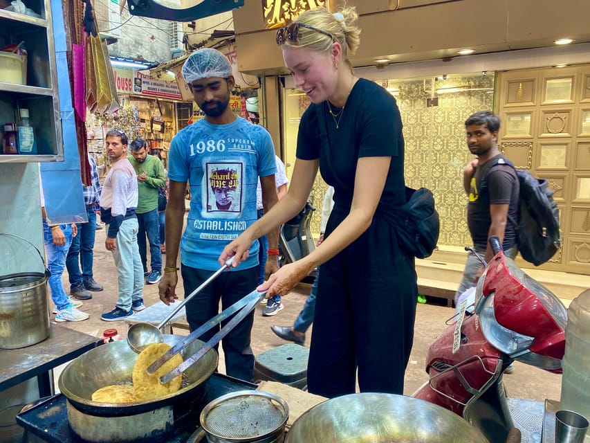 Delhi: Old Delhi's Street Food, Temples & Spice Market Tour - The Sikh gurdwara and its huge community kitchen