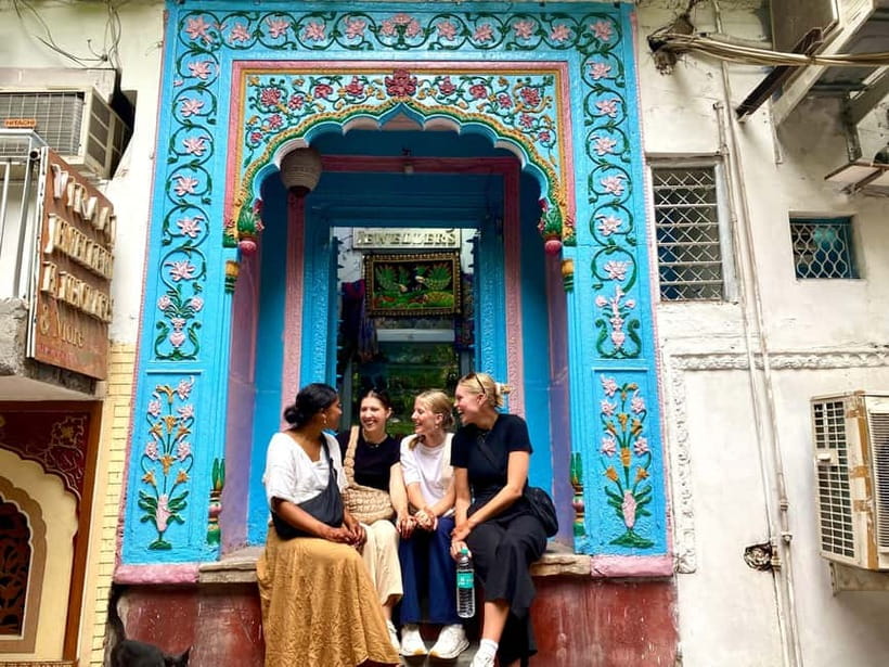 Delhi: Old Delhi's Street Food, Temples & Spice Market Tour - A 370-year-old mosque and Old Delhi’s layered faiths