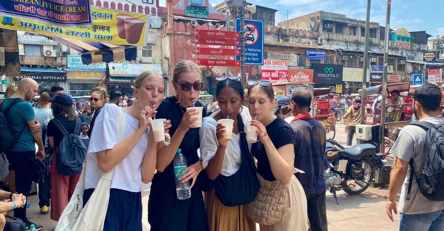 Delhi: Old Delhi's Street Food, Temples & Spice Market Tour - Khari Baoli and the spice market