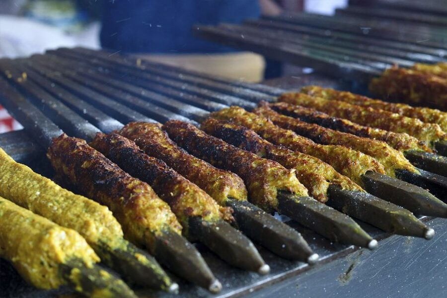 Delhi: Old Delhi Street Food Tour with Rickshaw Ride - Chandni Chowk’s spice market and the value of walking