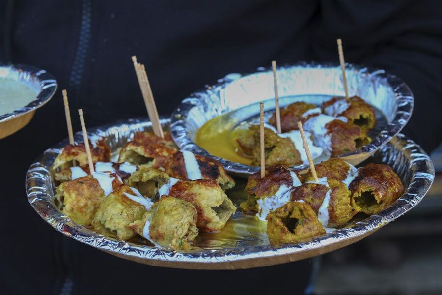 Delhi: Old Delhi Street Food Tour with Rickshaw Ride - Starting with the metro and entering Chandni Chowk