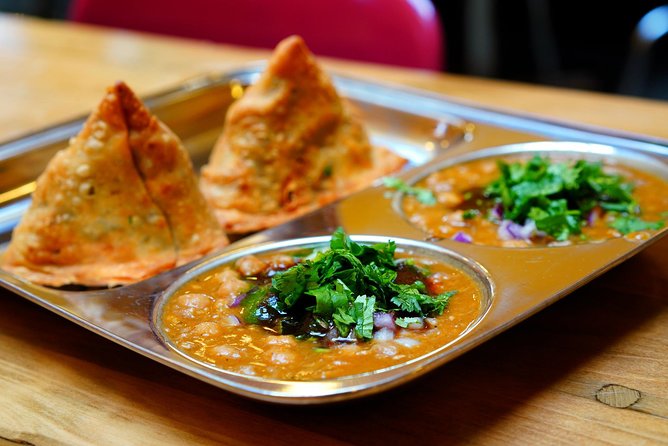 Delhi: Street Food Crawl (2 Hours Guided Food Tasting Tour) - Why the guided format helps in Old Delhi