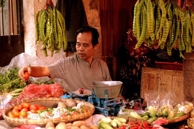 Denpasar Night Market Food Tour - Stories from Ayu and the local guides