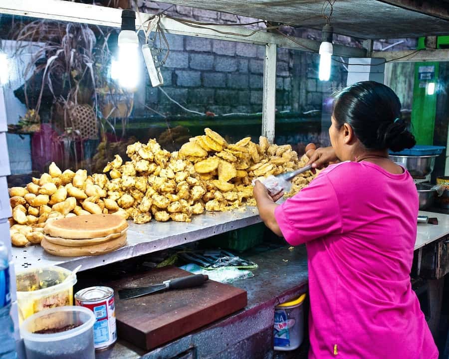 Denpasar: Night Street Food Walking Tour - The Guide Makes or Breaks the Evening