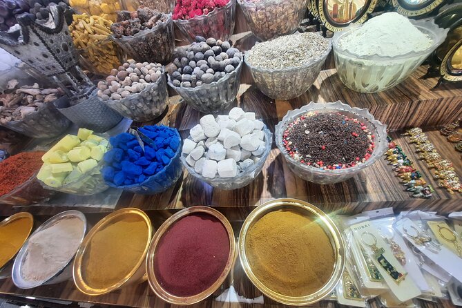 Discover Old Dubai Town, Souks, Street Food, Culture and History - A short look at the Gold Souk