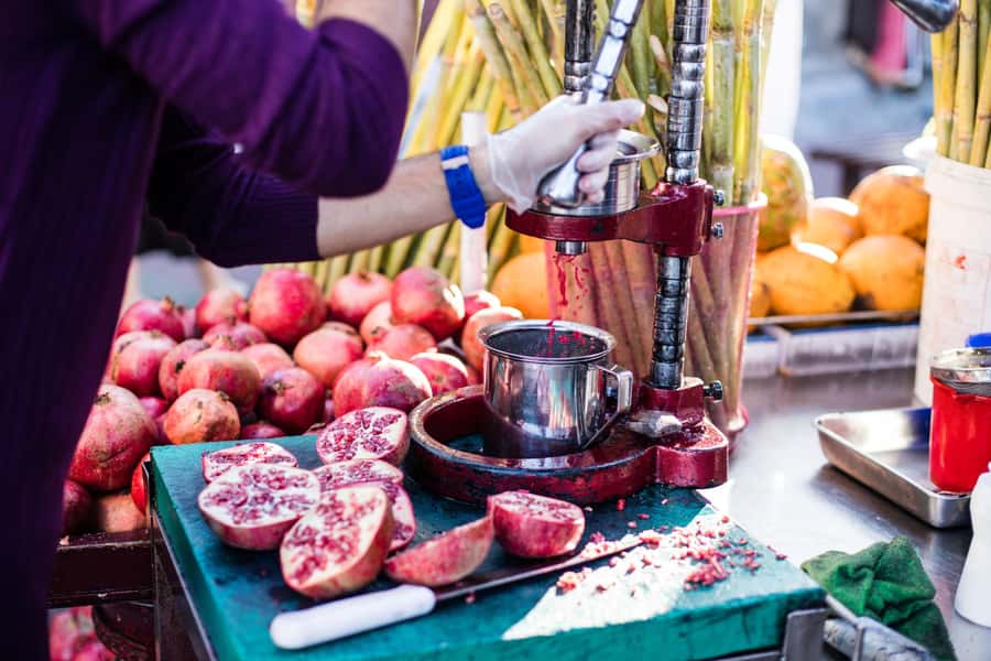 Dubai: Old Town, Creek, Museums, Souks, & Street Food Tour - What the guide adds to the experience