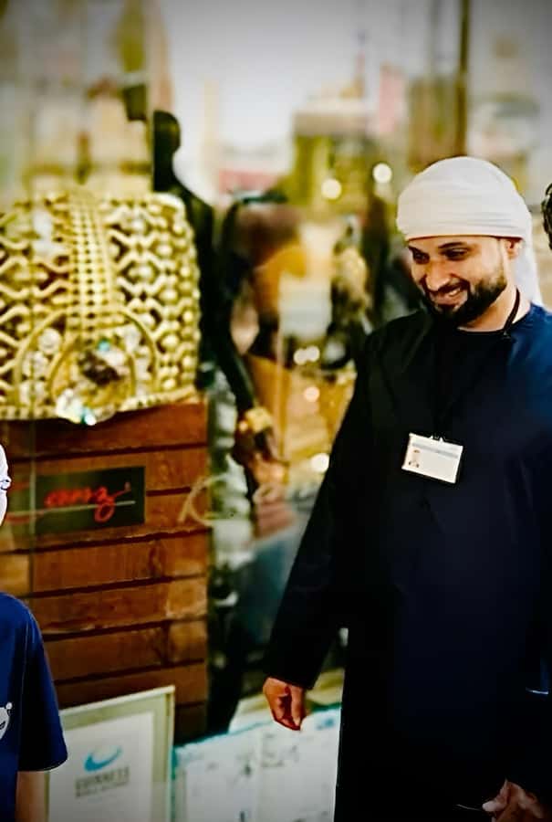 Dubai: Old Town Walking Tour with Abra Cruise & Street Food - Walking demands, clothing, and practical limits