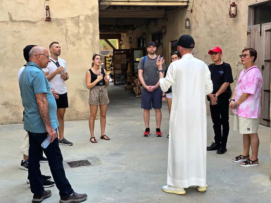 Dubai: Premium Old Town, Street Food, Souks & Boat Ride Tour - Al Souq Al Kabeer and the older commercial quarter