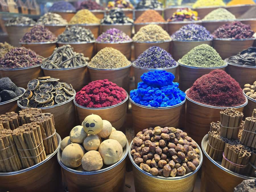 Dubai: Premium Old Town, Street Food, Souks & Boat Ride Tour - Guides, languages, and group style