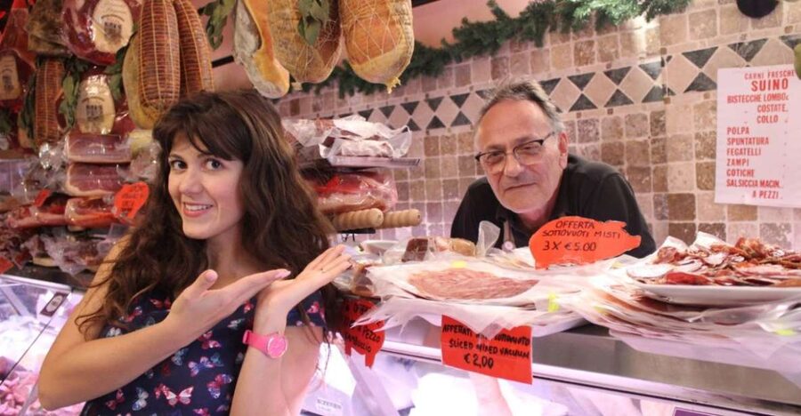 Eat as the Romans do: Trastevere Street Food Experience - Savory stops: cod, meat, and wine