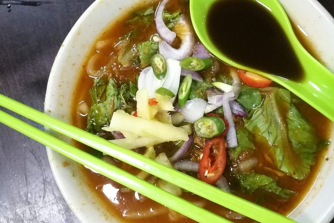 Eat Like A Local: Penang Street Food Tour - What the guide adds to the meal