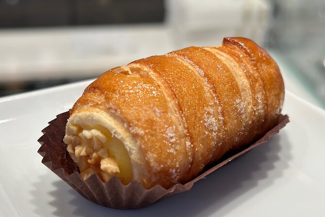 Eating Milan Street Food Tour with Guided Tasting and Sightseeing - Piazza Mercanti and the medieval center