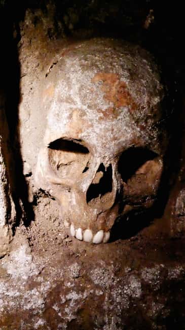 Esoteric Naples: Secrets, Ghosts & Street Food Tour - Vicolo della Cultura and art in a narrow lane
